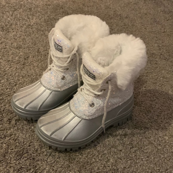 Other - Eva & Zoe Girl’s Fur boots size 1